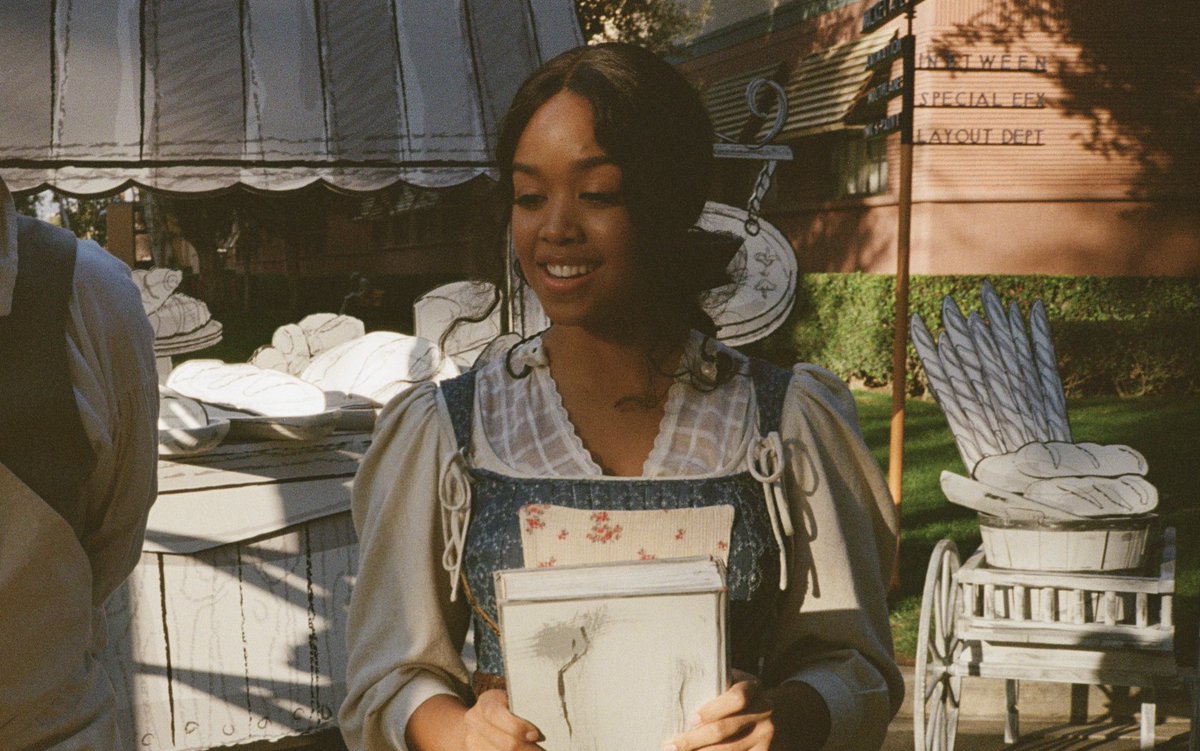 Ladies and gentlemen… ✨ @HERMusicx. ✨

The #BeautyAndTheBeast30th Celebration is now streaming on #DisneyPlus.