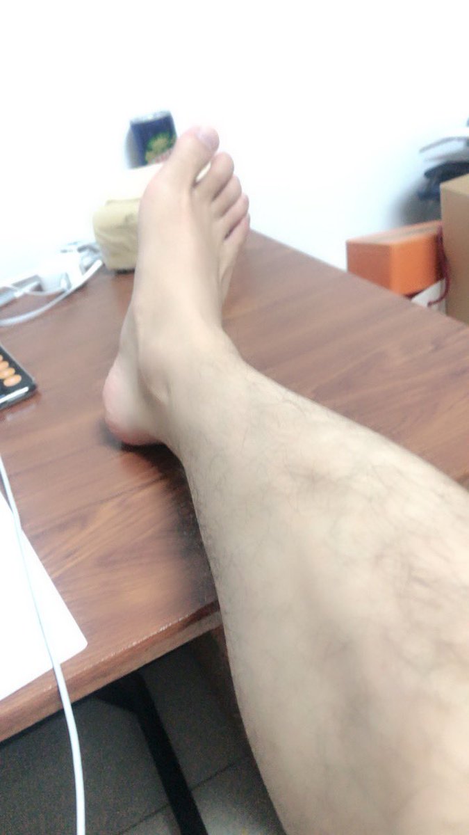 zzq817817's tweet photo. 想伺候的中老听话脚奴，过来舔，伺候伺候 https://t.co/Eb95jd76x4