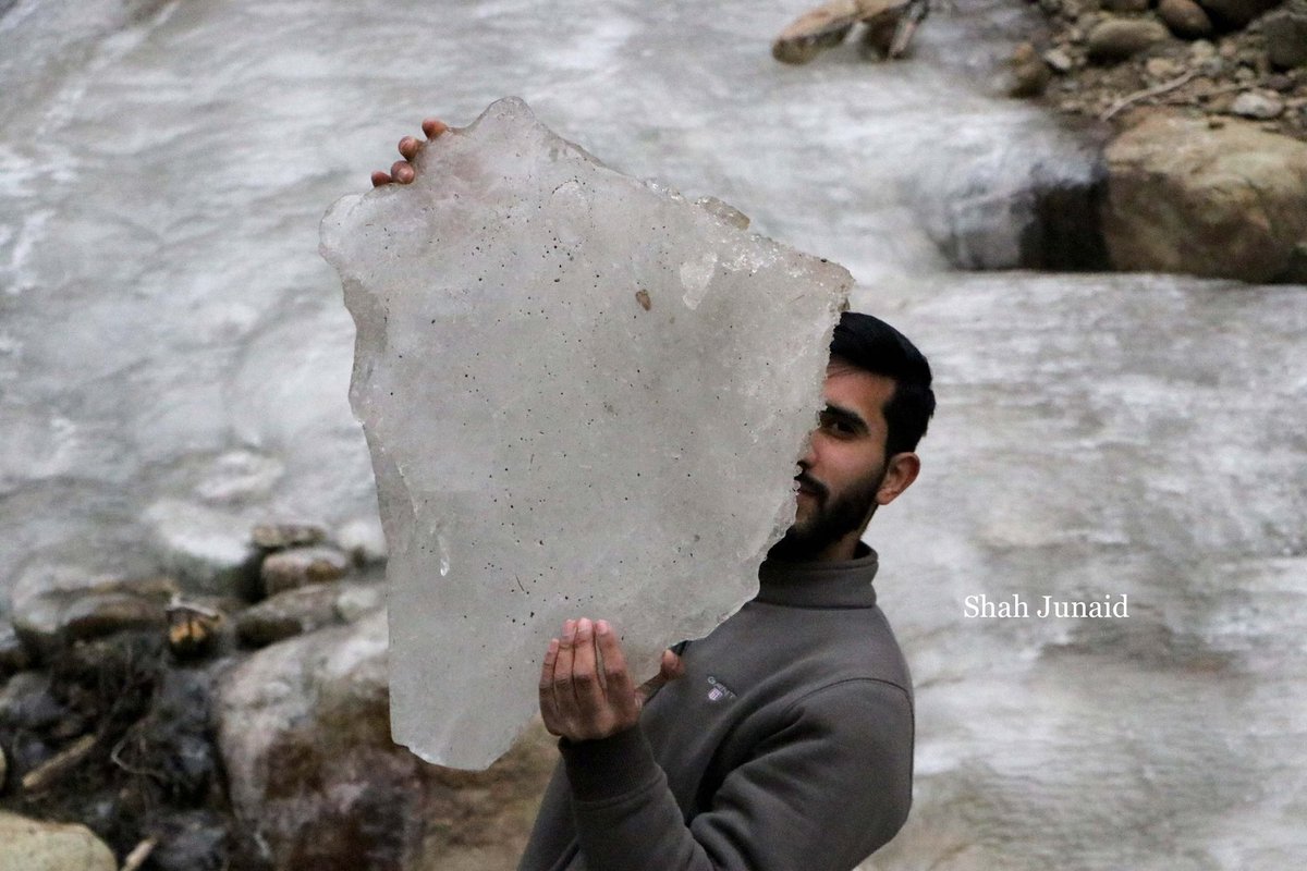 shahjunaid_'s tweet image. Amid ‘Chillai-Kalan’ cold wave continues. The minimum temperature plummeted across Kashmir Valley on Monday @AjayKauljourno @TejinderSsodhi #kashmir @weatherindia #cloudwave #snow #Weathercloud