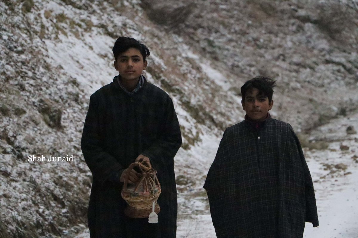 shahjunaid_'s tweet image. Amid ‘Chillai-Kalan’ cold wave continues. The minimum temperature plummeted across Kashmir Valley on Monday @AjayKauljourno @TejinderSsodhi #kashmir @weatherindia #cloudwave #snow #Weathercloud