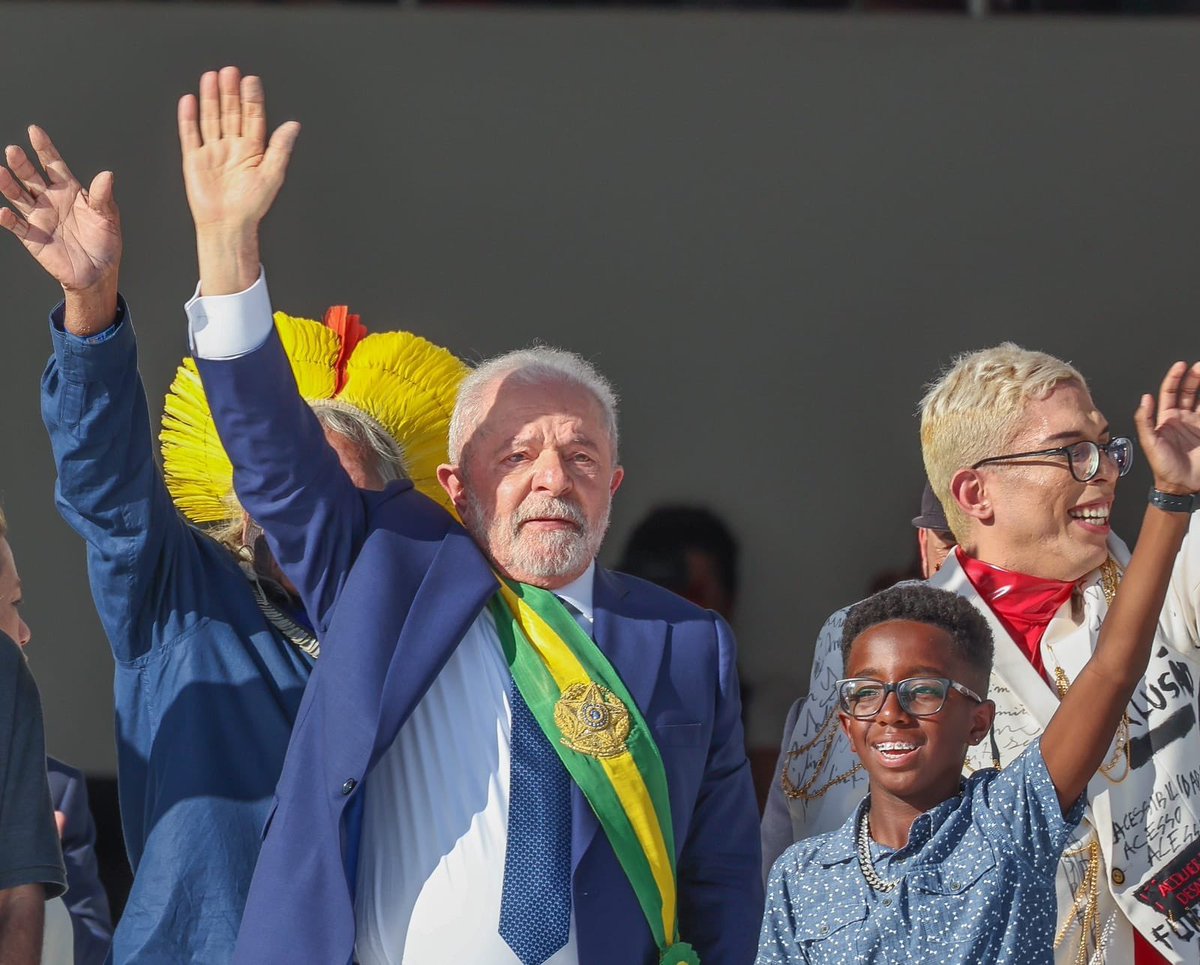 pinfantea's tweet photo. “Hoy le decimos al mundo que Brasil ha vuelto” mis felicitaciones a @LulaOficial en la Toma de Posesión como Presidente del hermano país que se une a la democracia participativa y protagónica ¡Que viva el pueblo brasileño! 🇧🇷👏🏾 @NicolasMaduro https://t.co/3mEfFUb1oY