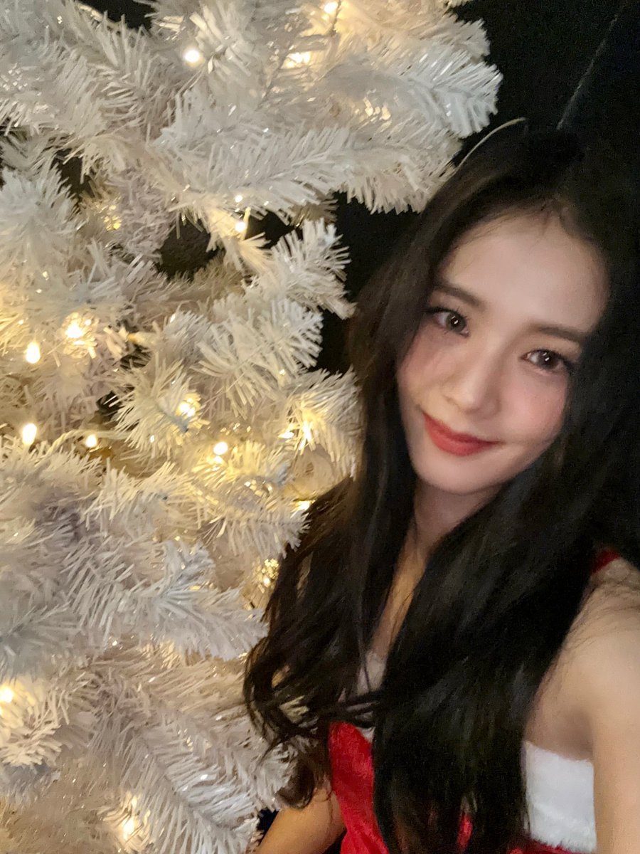 bpink111__'s tweet photo. JISOO SOLO IS COMING SOON ❤️❤️❤️❤️❤️❤️ https://t.co/2RmCsimWHI