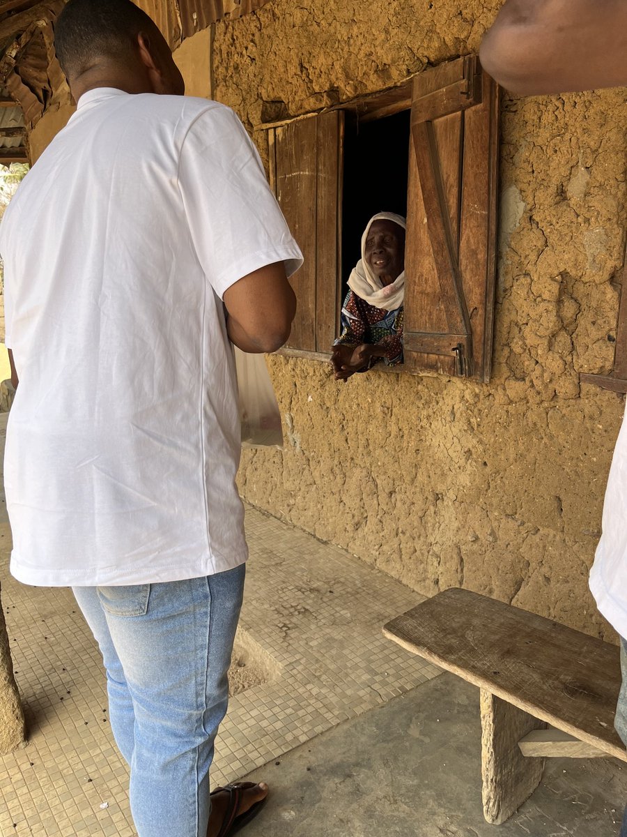 TheSalSab's tweet photo. On the 01/01/2023
ROSAB FOUNDATION Visited one of the oldest villages (UHODO) in Okehi Local Government Area, Kogi State.
Food items were distributed to the aged people in the community. @kogireports @EbiraReporters @AbideenAdeiza @EbiraConnect @OfficialGYBKogi #HappyNewYear https://t.co/dql6eNg2qC