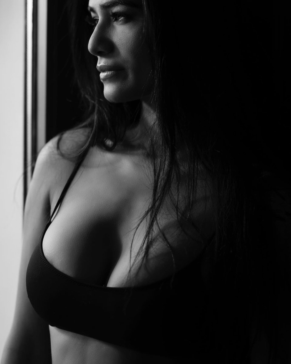 iPoonampandey tweet picture