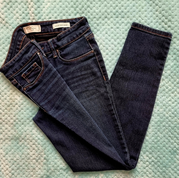 donnahoffman430's tweet photo. So good I had to share! Check out all the items I'm loving on @Poshmarkapp #poshmark #fashion #style #shopmycloset #bienzoe #terramarbrands #jessicasimpson: https://t.co/YHSWNcqdkx https://t.co/O9Vazfuqwc
