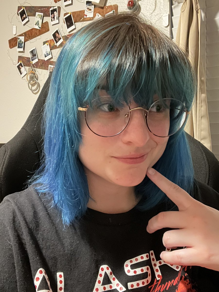 HannahAlyea's tweet photo. New year, New me? Am I doing it right? 

#bluehair #letsmakepoordecisions #2023NewYear https://t.co/YJKixnG1oM