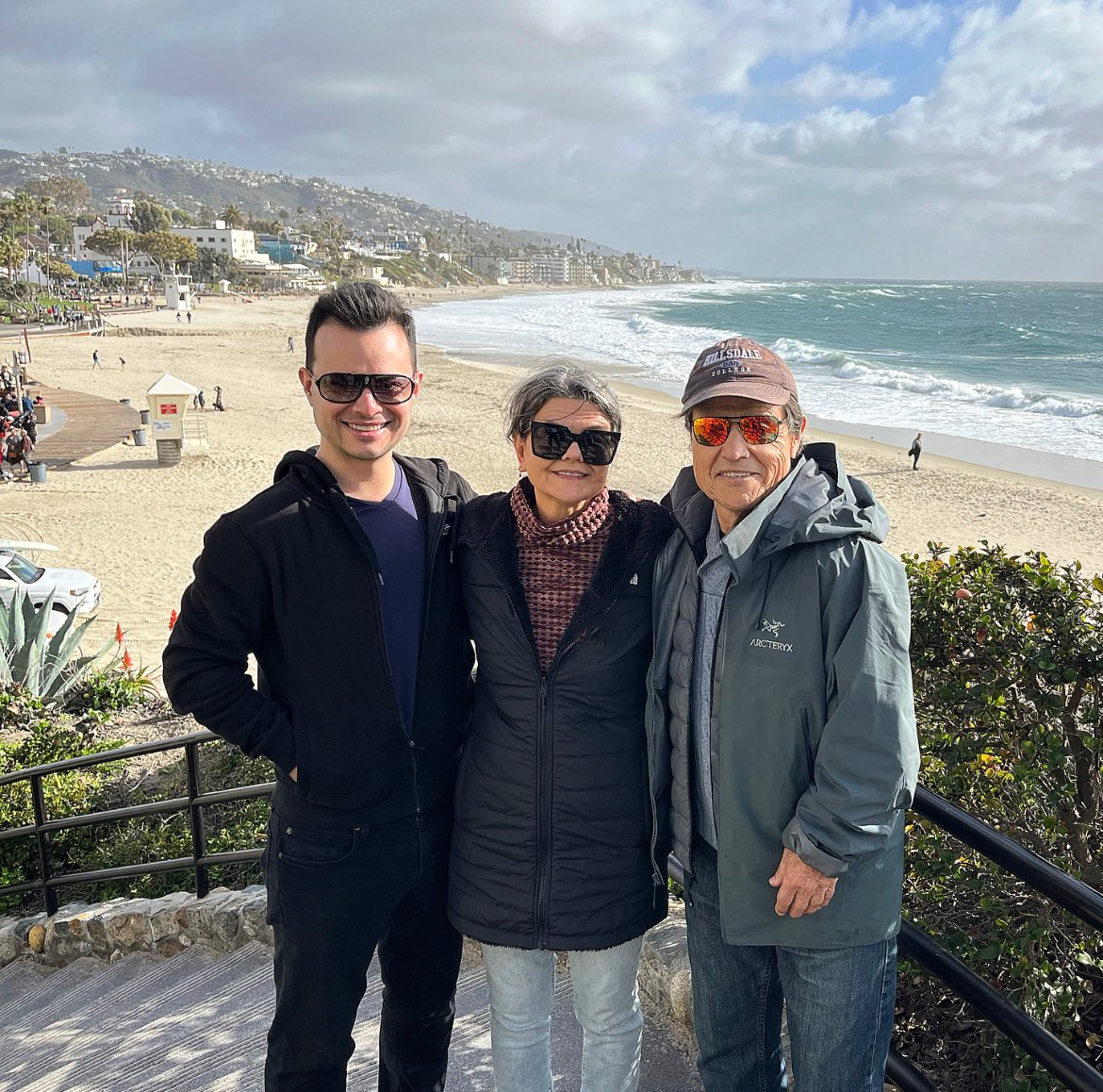 Holidays, birthday, and first day of ‘23 spent with those I love most, family! Thankful for all the bday wishes over the past couple of days and Happy New Year 🎆🎉🎊