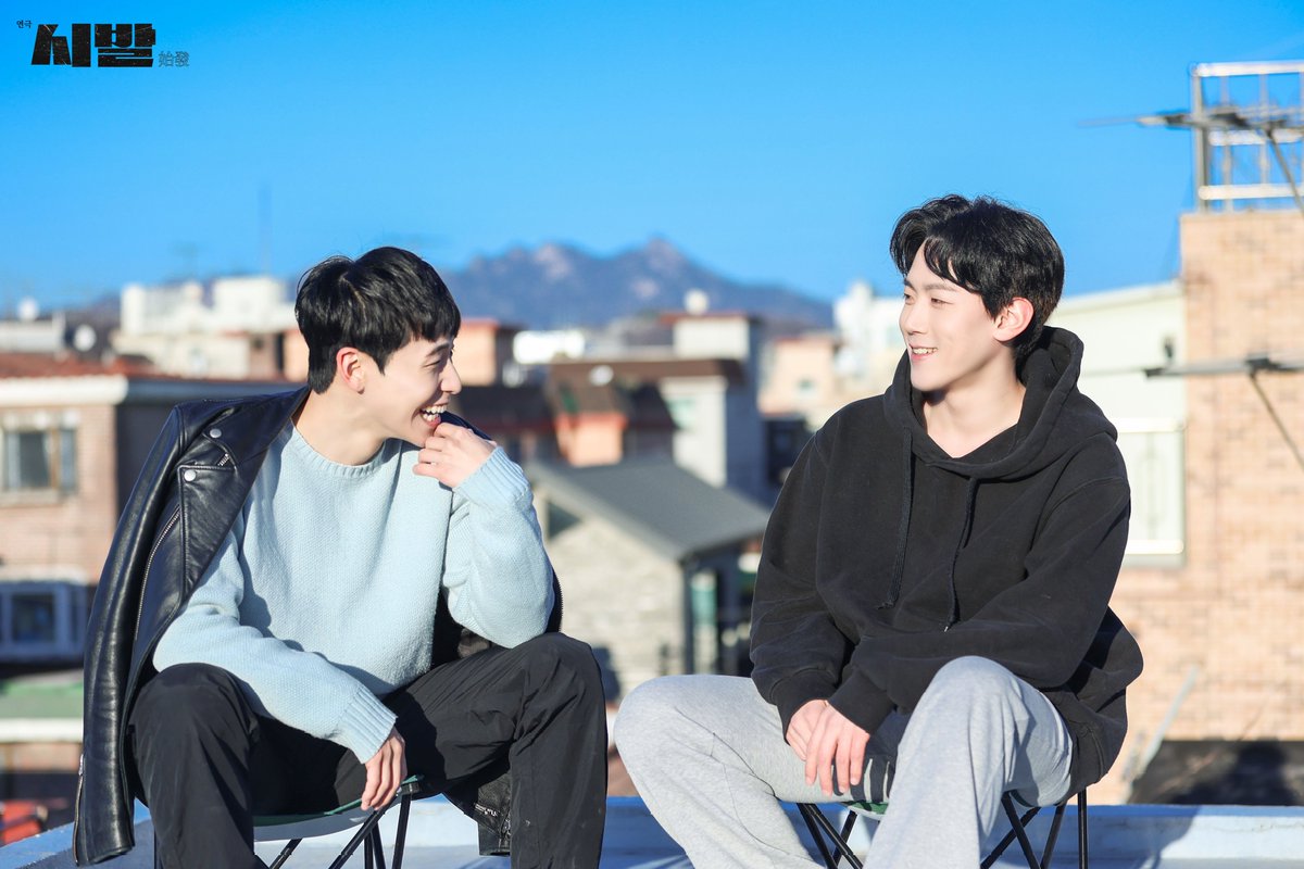 start20230119's tweet photo. [#시발] 🍎 캐릭터 #페어컷 공개

김서준 ㅣ #김건후
이예성 ㅣ #민인기
-
연극 <시발>
2023.01.19 ~ 01.22
나온씨어터 https://t.co/muzjYvUJ1g