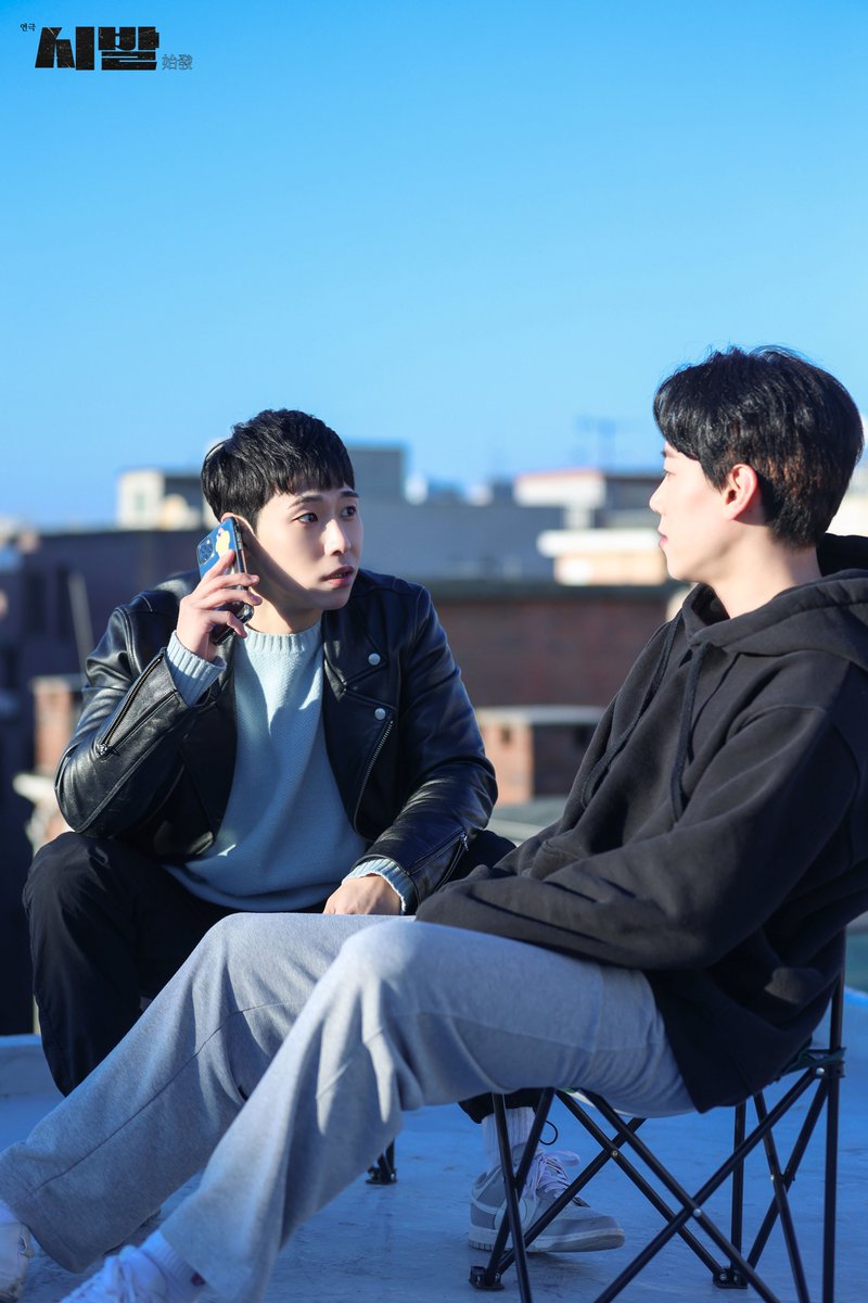 start20230119's tweet photo. [#시발] 🍎 캐릭터 #페어컷 공개

김서준 ㅣ #김건후
이예성 ㅣ #민인기
-
연극 <시발>
2023.01.19 ~ 01.22
나온씨어터 https://t.co/muzjYvUJ1g