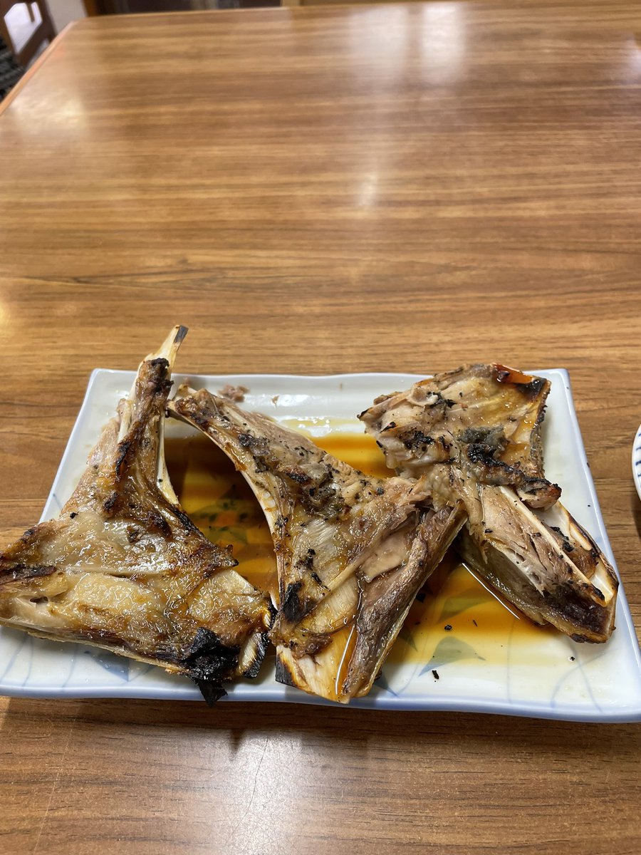anpon0604's tweet photo. 正月退屈で、城ヶ島にツーリング🏍
初詣の交通規制で帰りは混んでた🥹
マグロのカマと付け合せの大根、マグロ丼！

マグロ丼は撮る前に箸つけちゃったから転載です😆 https://t.co/zb2ioBkMv2