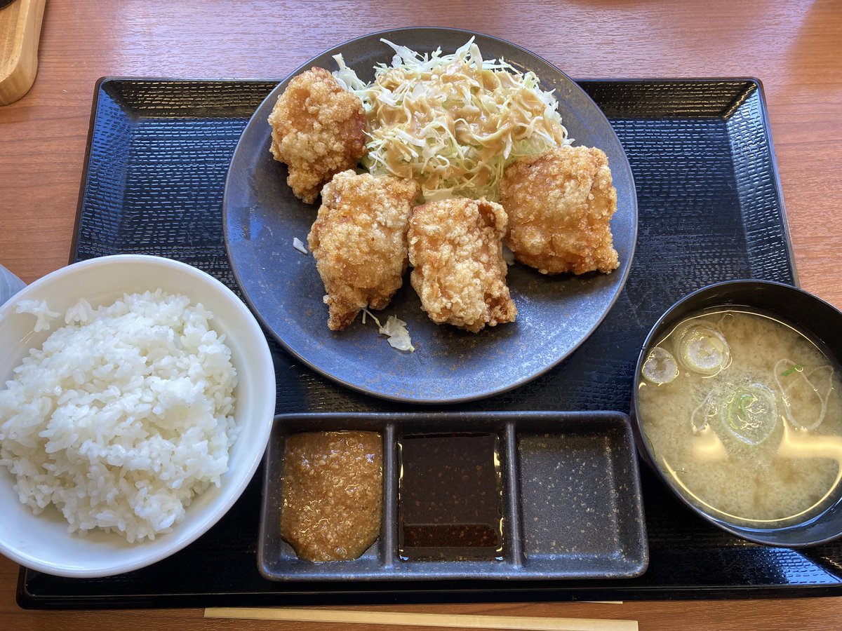 sauner123's tweet photo. 唐揚げ定食。

定番だけど、美味しい。 https://t.co/7xQ29u7H4e