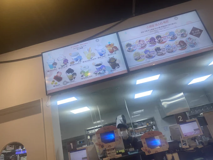 친구가 누카니발 콜라보 카페 데려다 줬어요. 낙서도 핢 (케시에이인 이유는 취향이라.. 