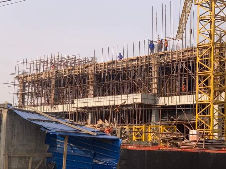 KassimDoumbia13's tweet photo. Côte d'Ivoire🇨🇮 : la construction du nouveau siège de Tridem Pharma Afrique Francophone.

Les travaux avancent très bien. Fin janvier, les trois étages seront finalisés et les finitions commenceront.

Livraison du bâtiment en mai 2023.
#CIV225 
#Médicaments 
#Tridem https://t.co/KZdGMbuPtH
