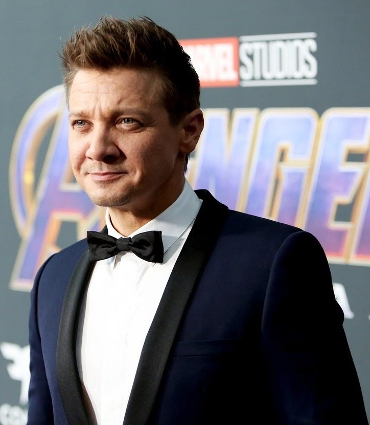 Jeremy Renner kaza geçirdi.

Kar kürerken hava durumuna bağlı olarak bir kaza geçiren Renner'ın durumunun kritik olduğu ama stabil seyrettiği bildirildi.
