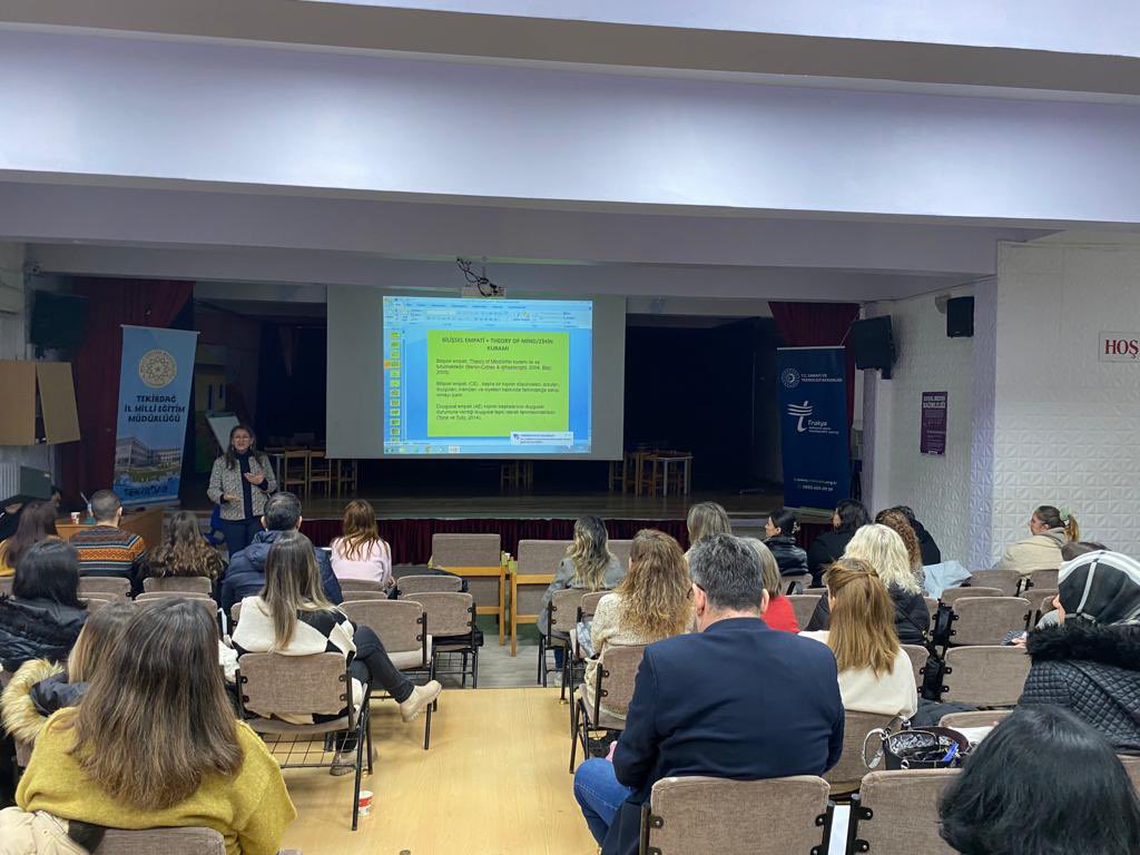 Süleymanpaşa İlçe MEM tarafından yürütülen ve <a href="/tr21trakya/">TrakyaKA</a> teknik destek programı kapsamında desteklenen ‘Sosyal Beceriler ve Zihin Kuramı Becerilerinin Değerlendirilmesi ve Öğretimi’ eğitimleri başladı. <a href="/ersanulusan/">Ersan Ulusan</a> <a href="/tr21trakya/">TrakyaKA</a> <a href="/ebubekir_atilla/">Ebubekir ATİLLA 🇹🇷🇹🇷🇹🇷</a>