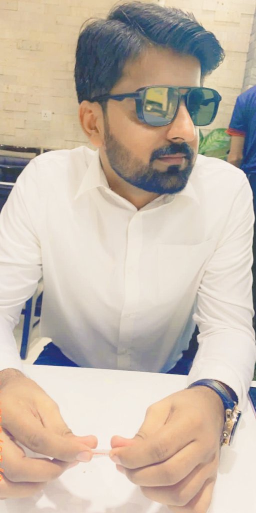 Lakhansahb's tweet photo. سوچتا ہوں کہ کبھی اپنی کہانی لکھوں
اس کے بس مرکزی کردار سے ڈر لگتا ھے. https://t.co/USLAKoryVf