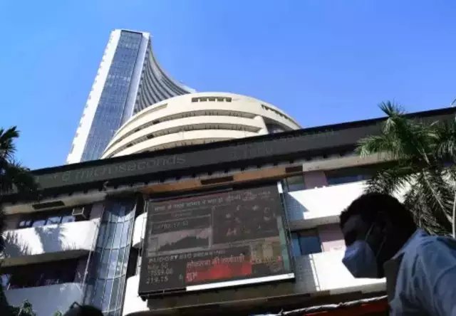 EpicFinancials's tweet photo. Sensex closes first 2023 session 327 points higher on metals boost; Nifty near 18,200

https://t.co/kQCXoQsH8O

 Download Economic Times App to stay updated with Business News - https://t.co/7hruuCk4lc https://t.co/hlEWEo77IL