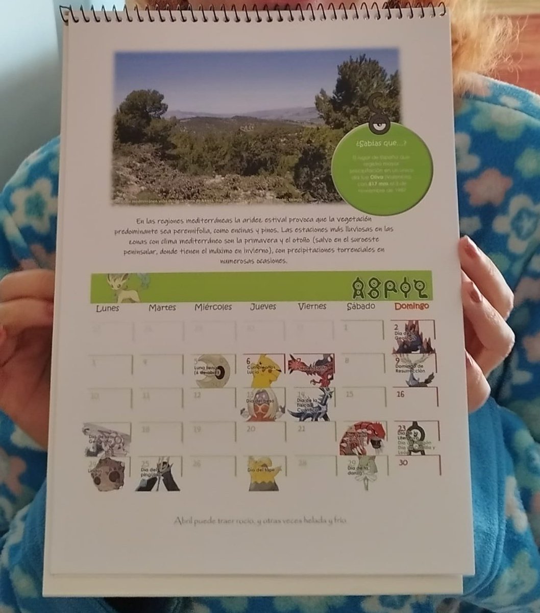 AGamerMilf's tweet photo. Por fin le ha llegado a mi señora madre el calendario que le pedí a @poke_tiempo !!

Se ha retrasado por cosas mías, pero ha caído estupendo como regalo adelantado de Reyes.
Está toda feliz con sus Pikachus.

Os recomiendo echarle un ojo a sus productos! ☺️ https://t.co/aumYIIpak4