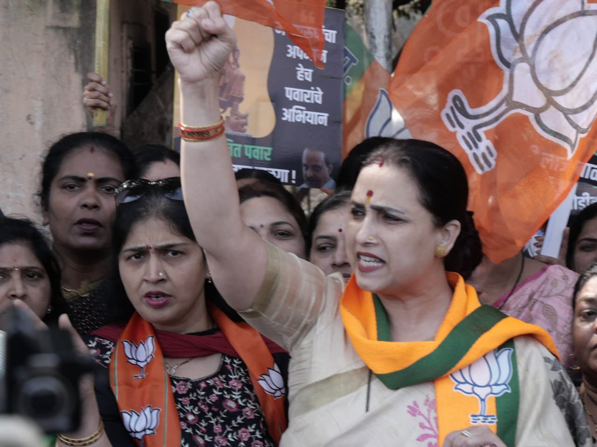ChitraKWagh's tweet photo. अजितदादा माफी मागा ! 
@BJPMM4Maha वतीने नाशिक येथे छत्रपती धर्मवीर संभाजी महाराजांचा उपमर्द करणाऱ्या @AjitPawarSpeaks विरोधात आंदोलन करून निषेध नोंदविला

माझी @CMOMaharashtra व @Dev_Fadnavis जीं कडे मागणी आहे औरंगाबादचं नामकरण संभाजीनगर करू नका तर *धर्मवीर संभाजीनगर* हे करा https://t.co/iKcT2Oyev7