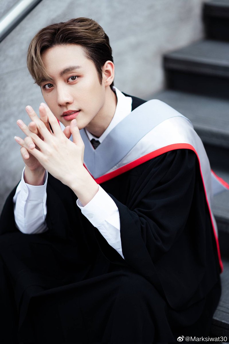 apioopia's tweet photo. カメラマン誰だよぅ
じぇいむすさんだろうか、最高だよ🤦‍♀️
#MSIWAT
#SiwatGraduation
cr.Marksiwat30 https://t.co/VECoASKp9l