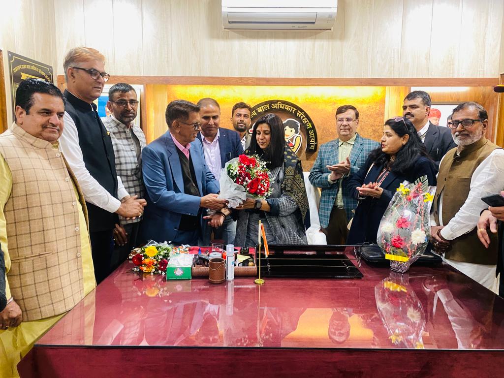 rscpcr's tweet image. बाल आयोग अध्यक्ष संगीता बेनीवाल का जयपुर दौरा...
 नववर्ष की शुभकामनाएँ देने पहुँचे प्रदेशवासी... 
आयोग के अधिकारियों-कर्मचारियों ने भी की मुलाक़ात..
 श्रीमती बेनीवाल ने सभी को दी नववर्ष की मंगलकामनाएँ..
@RajCMO
@SangeetaBeniwa3 
@shiv_naga 
@AkhilNSJaipur