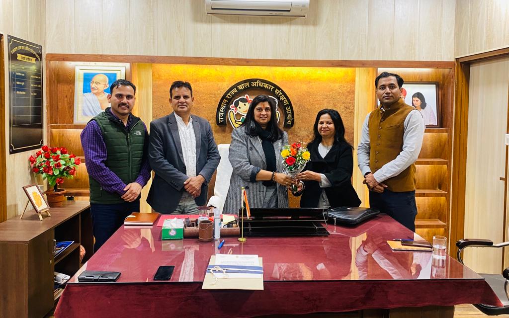 rscpcr's tweet image. बाल आयोग अध्यक्ष संगीता बेनीवाल का जयपुर दौरा...
 नववर्ष की शुभकामनाएँ देने पहुँचे प्रदेशवासी... 
आयोग के अधिकारियों-कर्मचारियों ने भी की मुलाक़ात..
 श्रीमती बेनीवाल ने सभी को दी नववर्ष की मंगलकामनाएँ..
@RajCMO
@SangeetaBeniwa3 
@shiv_naga 
@AkhilNSJaipur