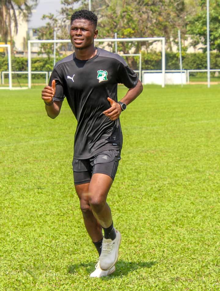 Ça recharge les batteries du côté de Sol Béni avec le prodige Koka.💪🏾

#Team225 🇨🇮