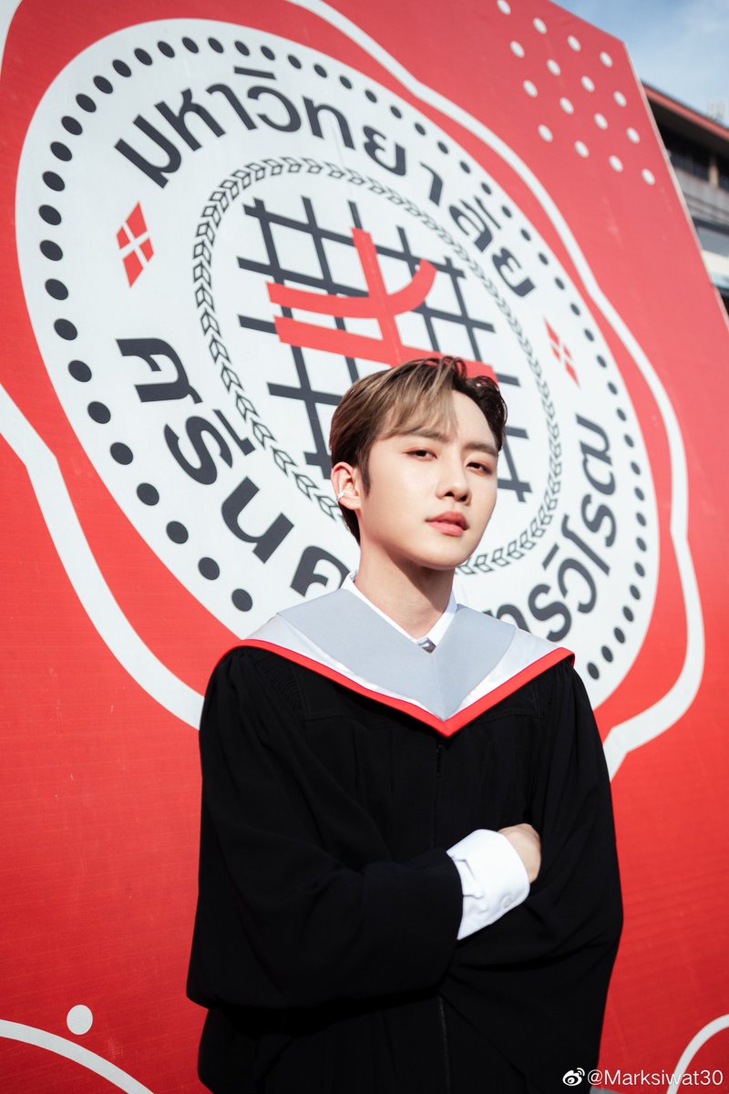 apioopia's tweet photo. SWUの校章の前のやつ最高なのでは？
#MSIWAT
#SiwatGraduation
cr.Marksiwat30 https://t.co/3k1FI2iwzp