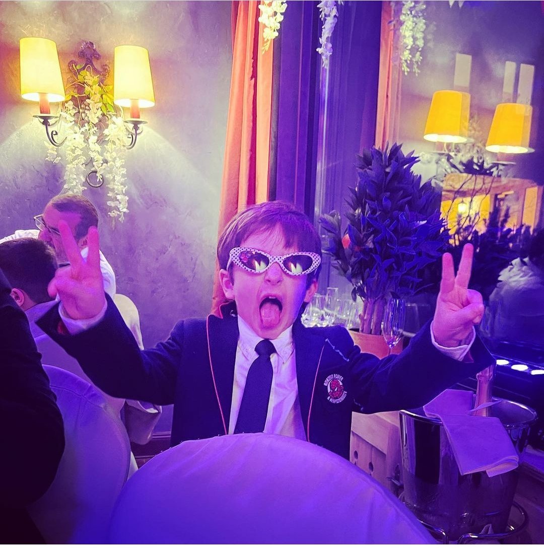 UrbanAsian's tweet image. He is ready for 2023, are you?  😍😍
Kareena Kapoor sharing TimTim's excitement for New Year.

#KareenaKapoor 
#taimuralikhan #timtim #bollywood #newyear #southasian #urbanasian