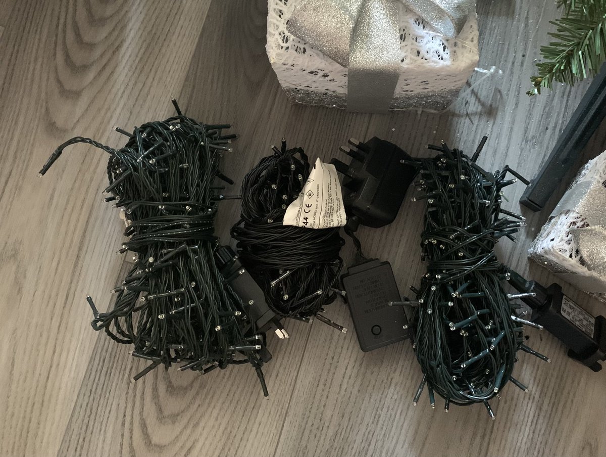 SweetsBeware's tweet image. Don’t wanna show off but….
#patienceofasaint #christmastreelights