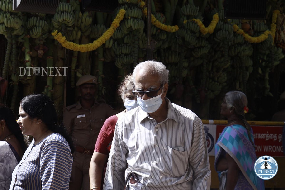 dt_next's tweet photo. After the recent outbreak of the covid variant, Chennai city people can be seen wearing masks in public spaces.

📷 Siva karthi V

#masks #safetymasks #facemasks #Public #Chennai #covid #CovidIsNotOver #Covid_19 https://t.co/9Xv50gQTBI