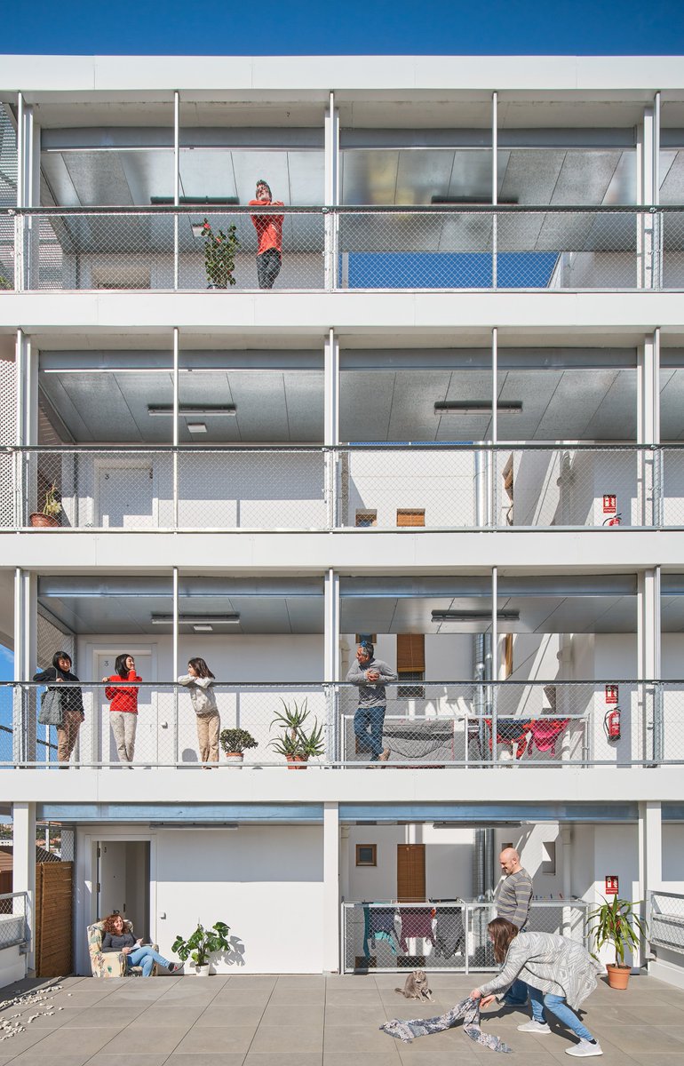 urbannext_net's tweet photo. The #collectiveManagement by a local #cooperative has involved the 32 neighbors in the process, jointly projecting according to their specific needs, focusing on the #community dimension as one of the main values.
by Pau Vidal & Vivas Arquitectos.
https://t.co/rBmfqCXPGQ https://t.co/50EbCuZGrK