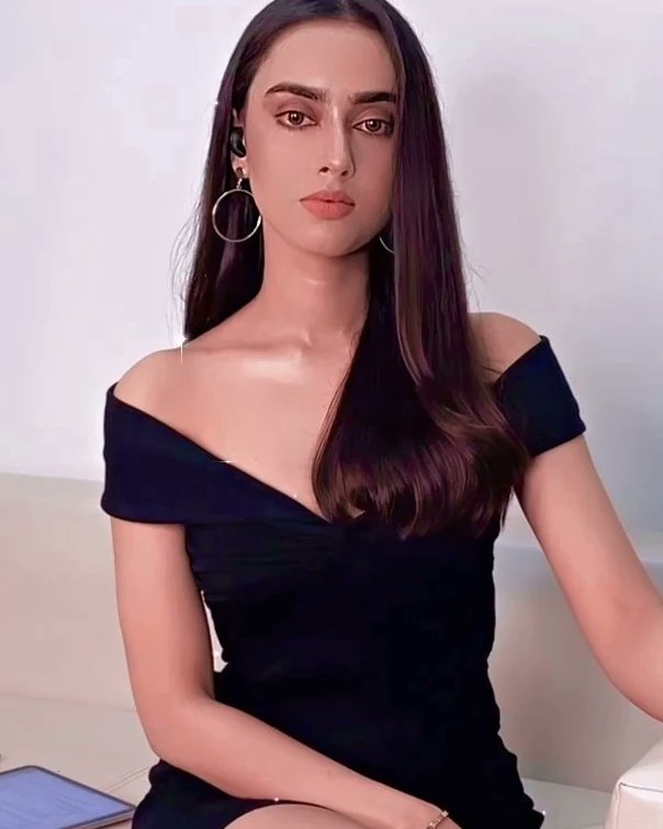 LittleSakshma's tweet photo. She is so powerful with black dress 🖤🖤 so stunning 💜
@SakshmaSr https://t.co/qP7vdmr1Uw