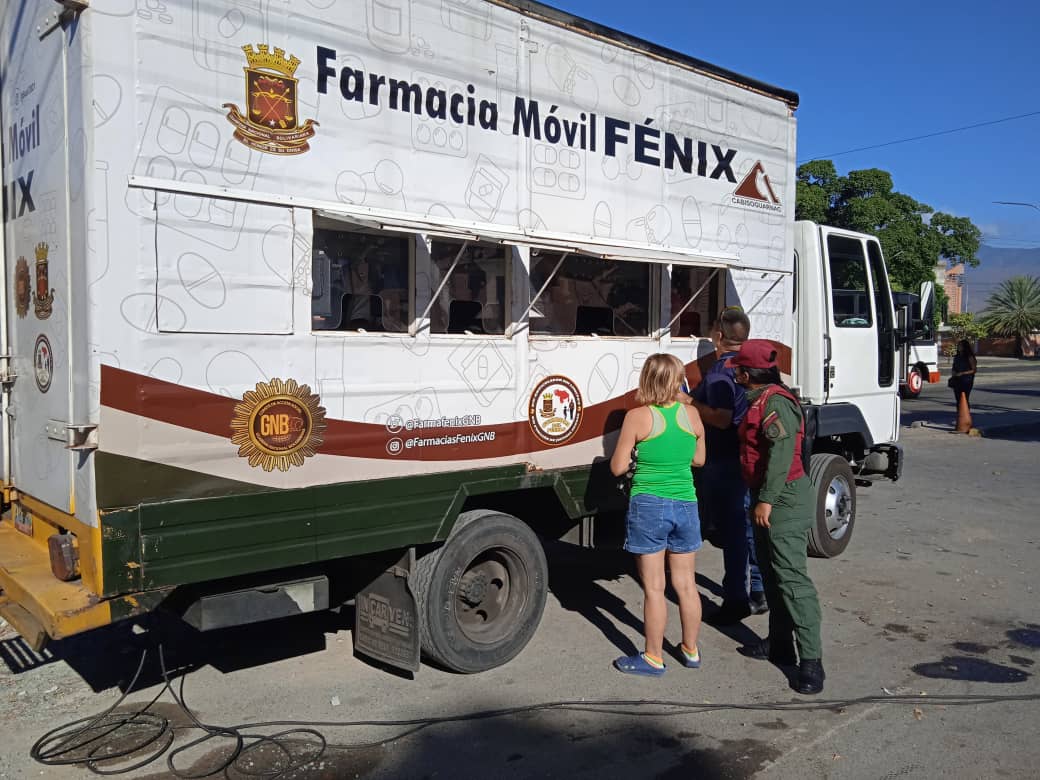 #2Ene Nuestro articuladores social, en seguridad y custodia a la farmacia, garantizado que el pueblo adquiera las medicinas a precios solidarios.
@GNB_Pueblo
.@Destmaracaycngp