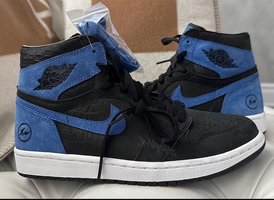 fullress's tweet photo. 【サンプル】
FRAGMENT × NIKE AIR JORDAN 1 HIGH "Royal/Suede"

https://t.co/J5rPoIxRN3 https://t.co/FScb5STsea