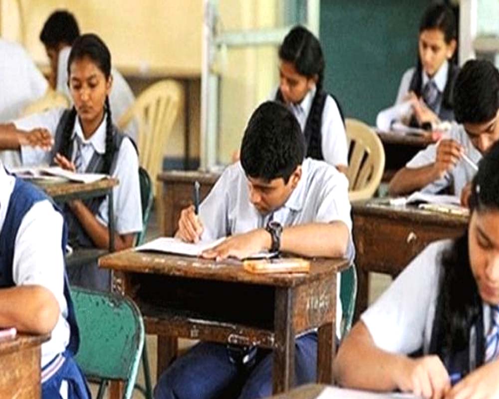 IND24MEDIA's tweet photo. CBSE Board Exam: आज से शुरु हुई कक्षा 10 वीं और 12 वीं की प्रैक्टिकल परीक्षा, इन नियमों का करें पालन https://t.co/hQCaQ9pZED
#CBSEBoardExam #Practicalexamination #rules #education #ind24 https://t.co/9ecjlThEpj