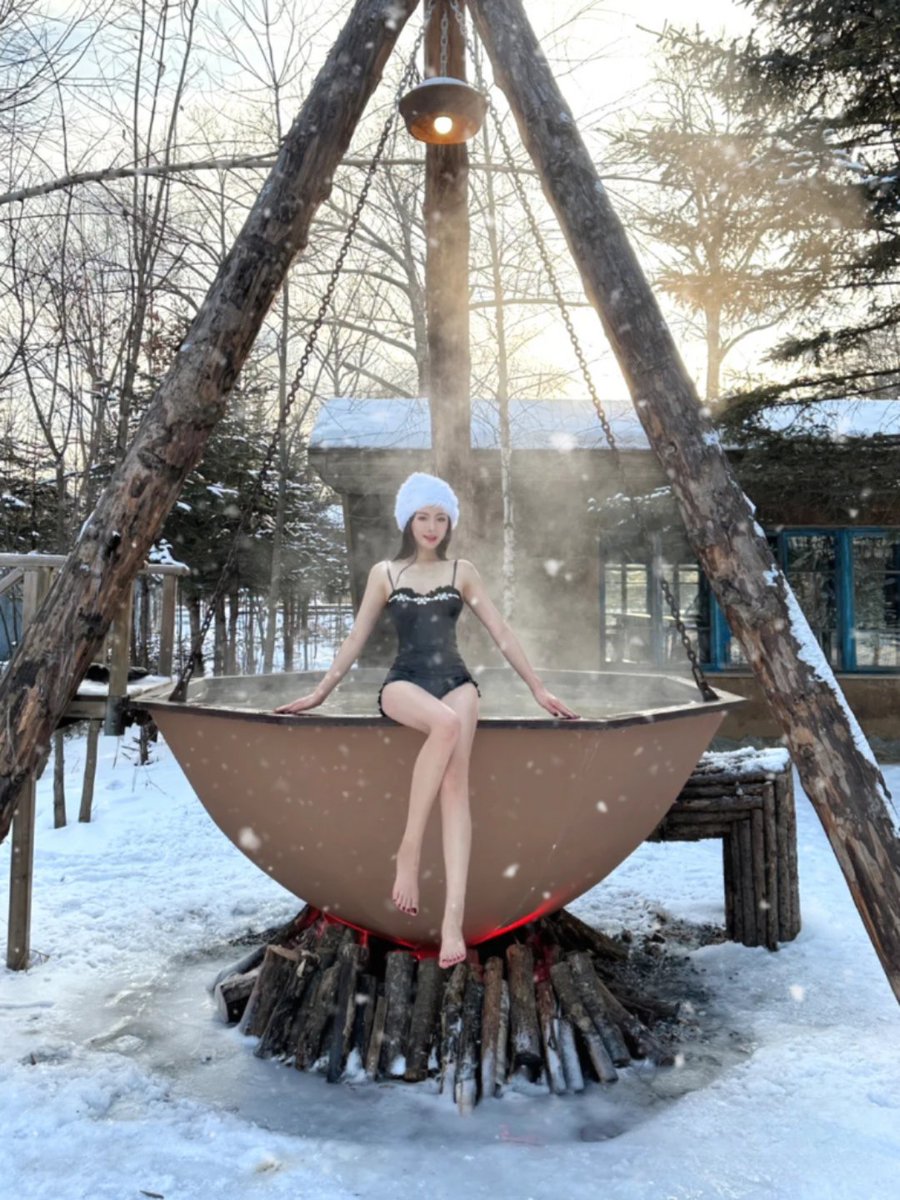 去长白山旅游，一定要试试“铁锅炖自己”😄