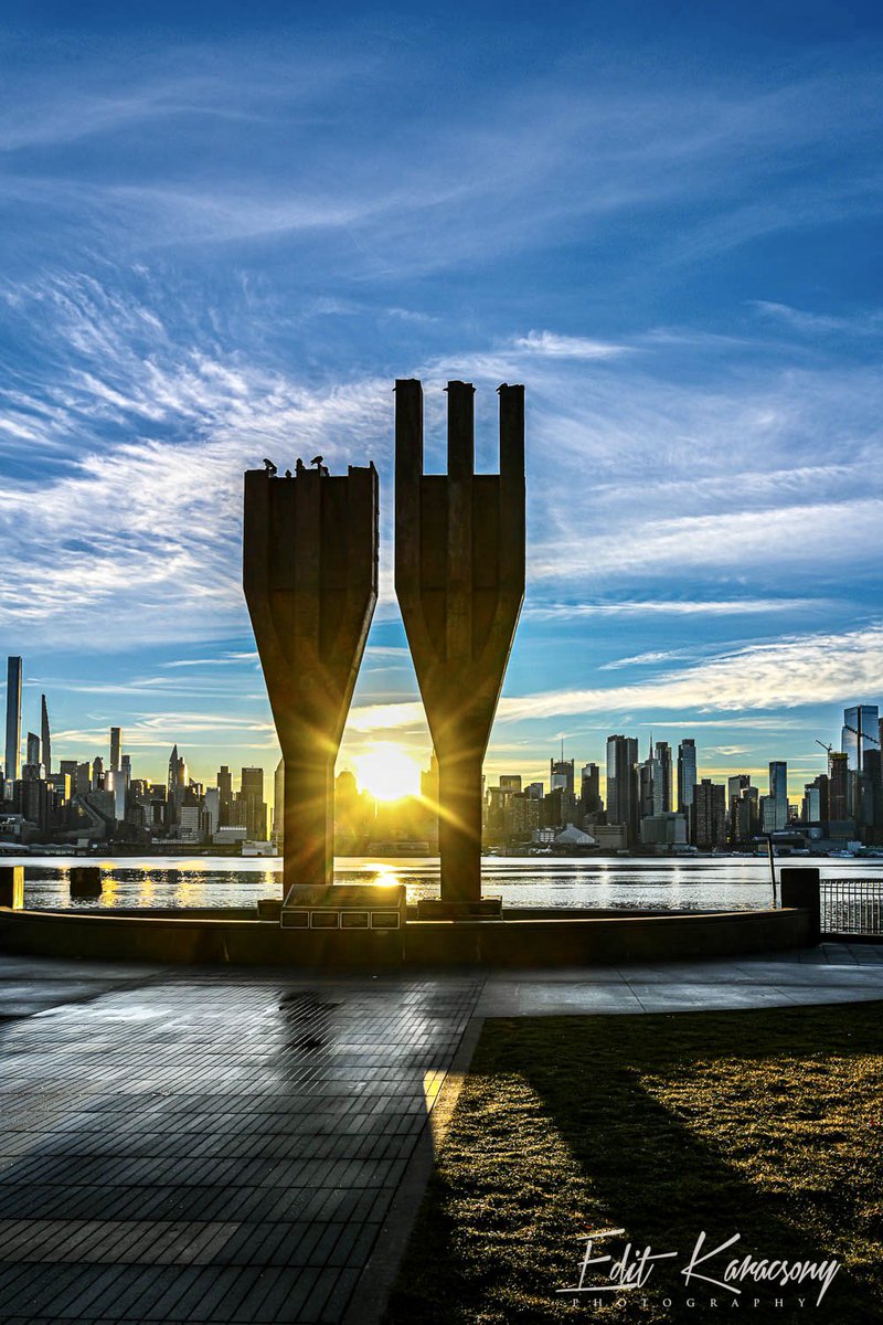 editkephoto's tweet photo. Adorned by the sun.
#NeverForget #newjersey https://t.co/n4qt3HdvJE