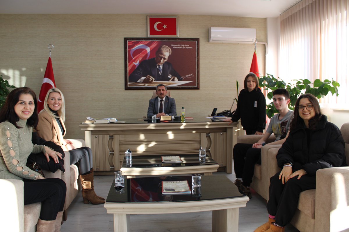 Özel Çorlu Bahçeşehir Anadolu Lisesi öğretmen ve öğrencileri yürüttükleri "Umut Dolu Kalpler" sosyal sorumluluk projesi kapsamında ilçemiz dahilindeki ihtiyaç sahiplerine yardım etmek için İlçe Milli Eğitim Müdürü Hüseyin Erdoğan'ı ziyaret ettiler.
<a href="/tcmeb/">Millî Eğitim Bakanlığı</a>
<a href="/ersanulusan/">Ersan Ulusan</a>
<a href="/hete61/">Hüseyin ERDOĞAN</a>