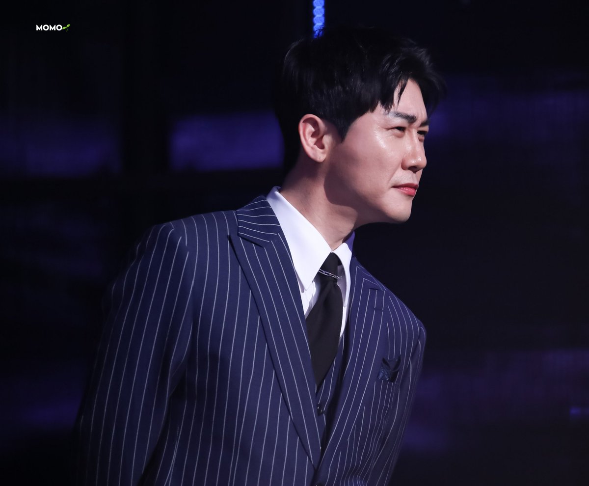 momo_mytak0513's tweet photo. 221231 mbc 가요대제전

완벽한 수트핏이다😇😇😇

#영탁 #youngtak https://t.co/59DvK1bNGv