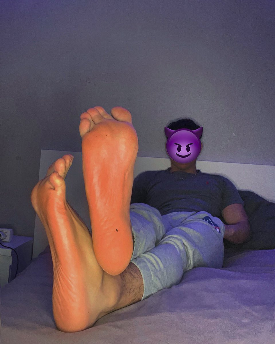 New Year, same perfect feet 😈