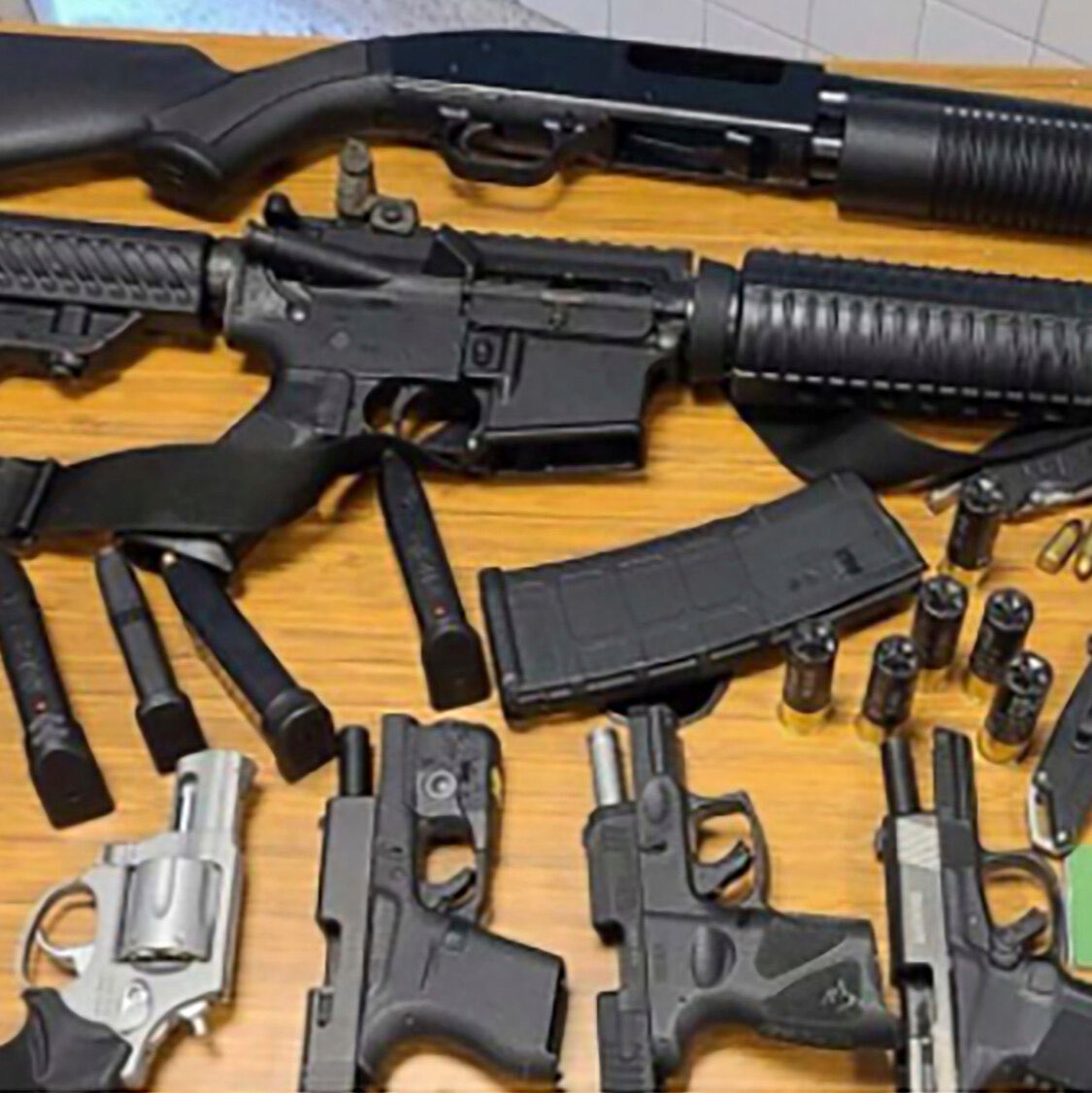 clairecmc's tweet photo. These are guns being carried by man in grocery store in Atlanta. His lawyer says he has mental issues,&amp; he’s carrying them because he doesn’t own a car. He’s not guilty of any serious crime in GA(or many states) &amp; we wonder why there is so much slaughter. https://t.co/5fLCqdrjL3 https://t.co/CyX4r69xJa
