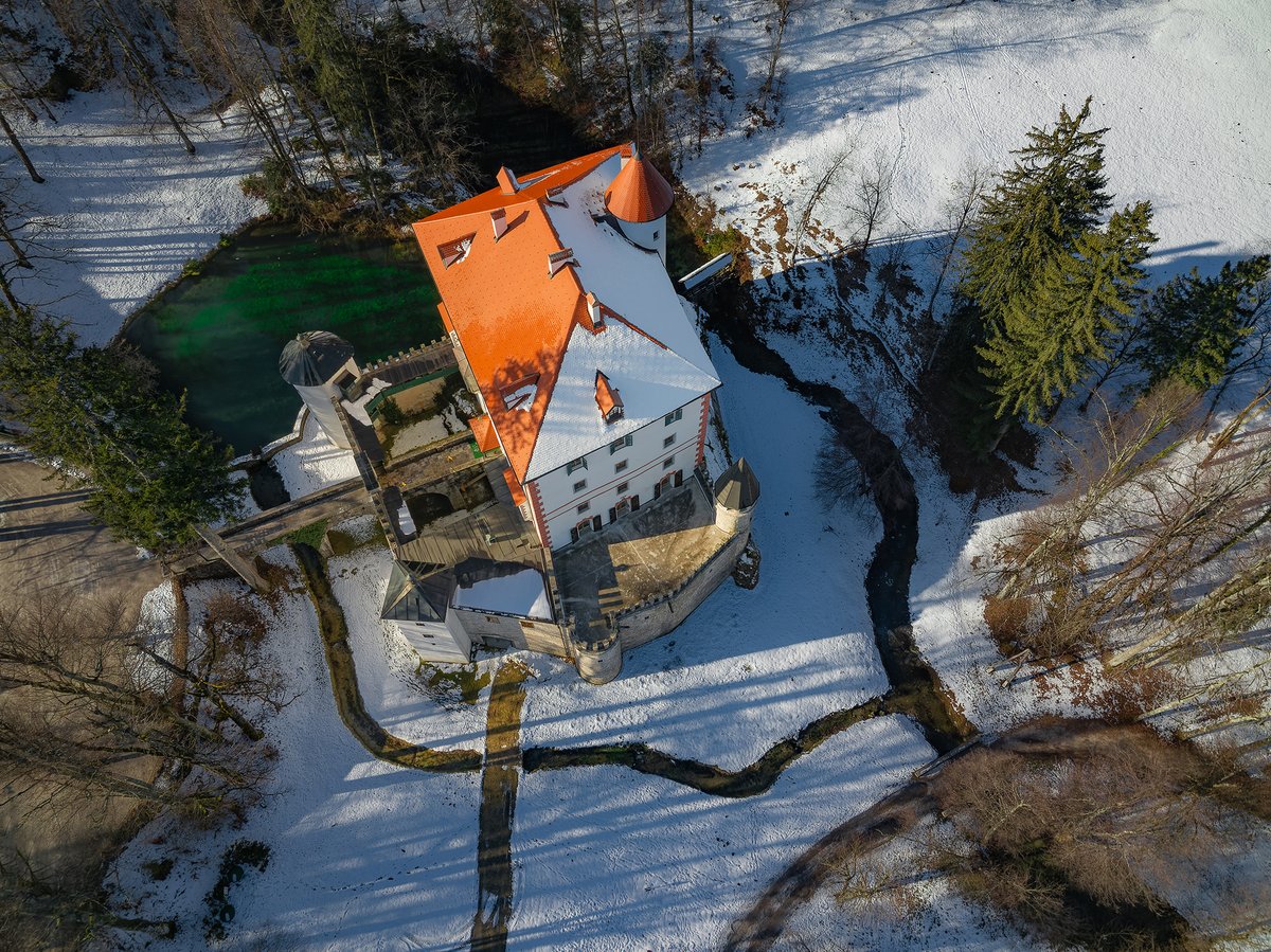 Grad Snežnik, Slovenija