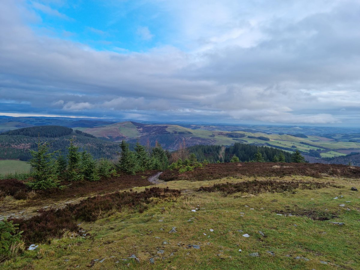EildonRamblers's tweet photo. Start the New Year with a view!!
An uphill walk to #ThreeBrethren, then more challenging surfaces, crossing fields. The clear day afforded panoramic views of the #Borders. Marian led the group. Anthea provided #whisky & biscuits to celebrate!!!!
@ramblersscot @RamblersGB https://t.co/Vbz7YYqNPm