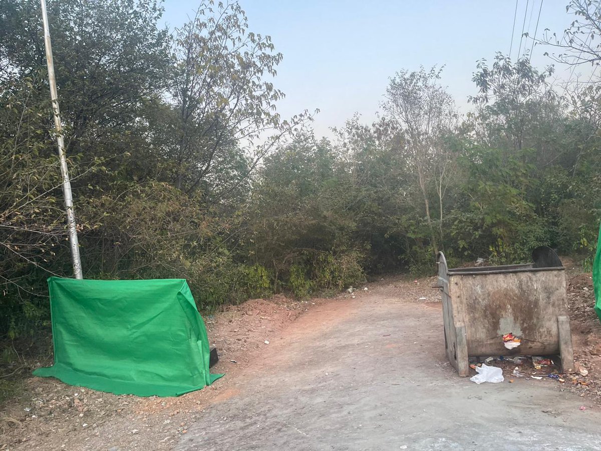 a_00710's tweet image. CDA allowing new kiosk at trail 5 parking/access road is sure to further damage folra and fauna of #MHNP , already undress stress by plastic and other waste. Please stop destroying whatever nature we are left with. No place to do such business . Stop it . #savetrail5