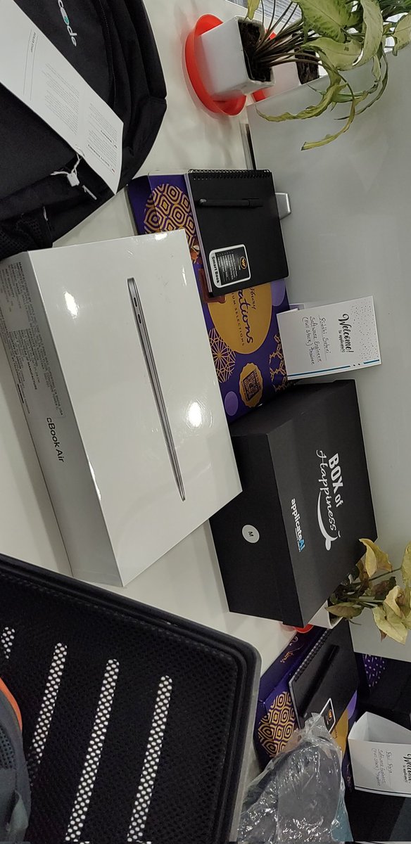 ridsuteri's tweet image. Happy to share that I joined Applicate AI as a Software Engineer today 💓