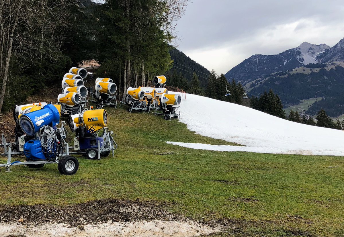 rbandle's tweet photo. Schneemacher am Anschlag. https://t.co/3SyIYXD0op