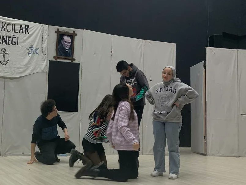 yutik77's tweet photo. 28 Aralık Çarşamba günü gerçekleştirdiğimiz atölyemizden kareler...

YÜTİK

Tutkuyla Tiyatro Yapıyoruz.

#yutik #tiyatro #yalovaüniversitesi https://t.co/8PnfoM8pk5