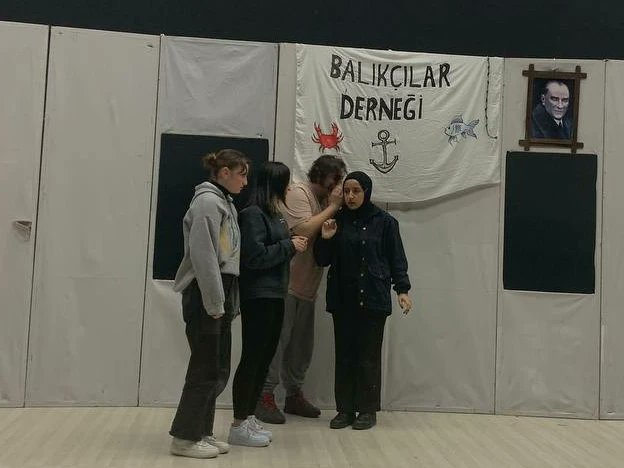 yutik77's tweet photo. 28 Aralık Çarşamba günü gerçekleştirdiğimiz atölyemizden kareler...

YÜTİK

Tutkuyla Tiyatro Yapıyoruz.

#yutik #tiyatro #yalovaüniversitesi https://t.co/8PnfoM8pk5
