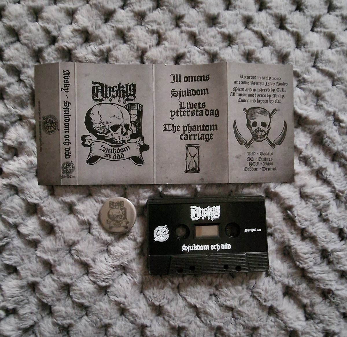 LordOfTheShado8's tweet photo. #BlackMetalMailboxMonday Managed to Score this limited edition #Avsky cassette #Sjukdomochdöd complete with pin badge. I have been into this amazing hateful Swedish black metal band since the beginning so to add to my collection has been a blessing. https://t.co/T4RNQIqXnG